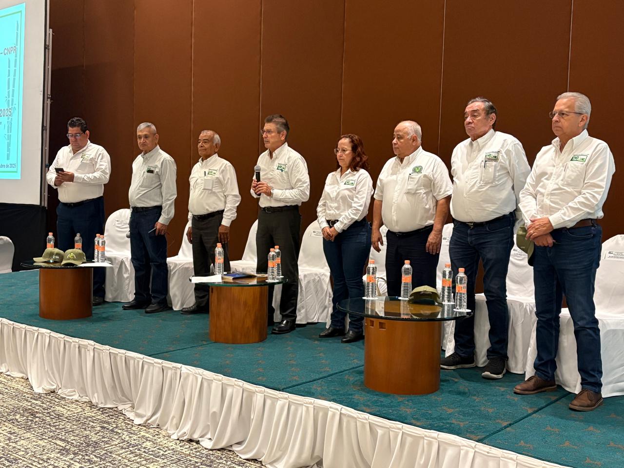 Logran cañeros mexicanos subir arancel a importaciones de azúcar por 156% ad valorem